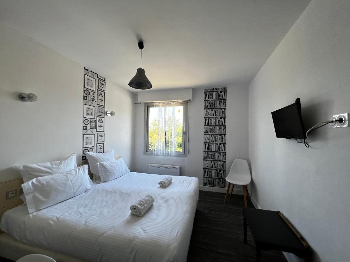 Hotel Les Montois ソー エクステリア 写真