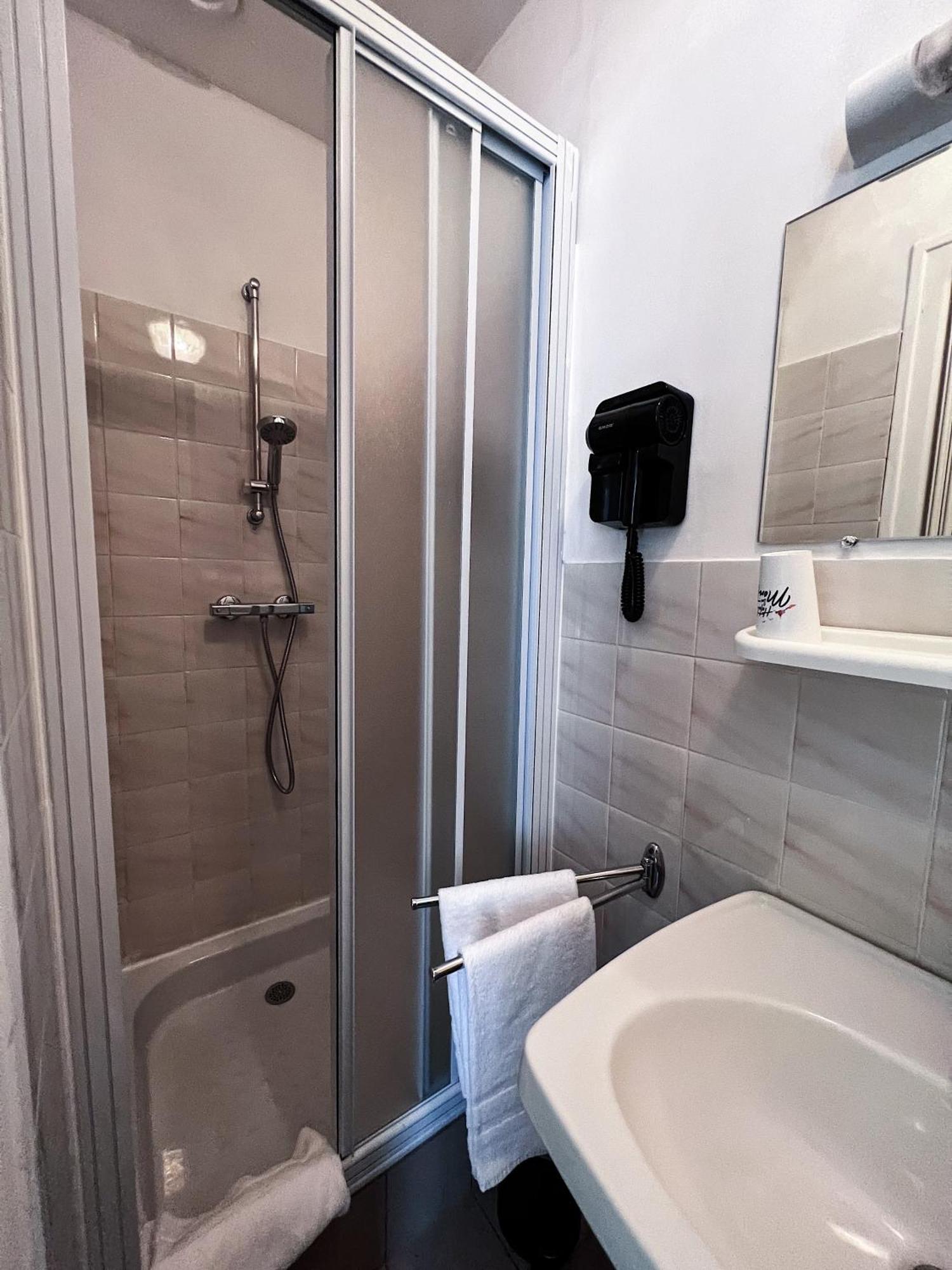 Hotel Les Montois ソー エクステリア 写真