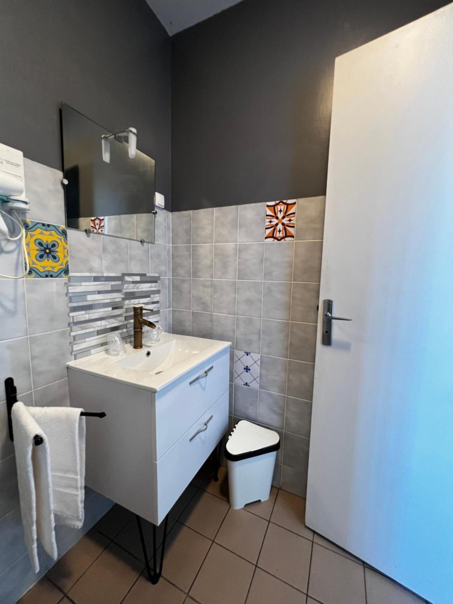 Hotel Les Montois ソー エクステリア 写真